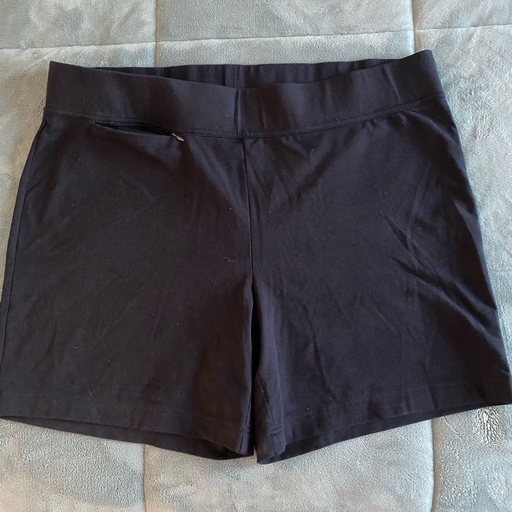 Lands’ End cotton elastic waist shorts, black in color size large petite 14–16